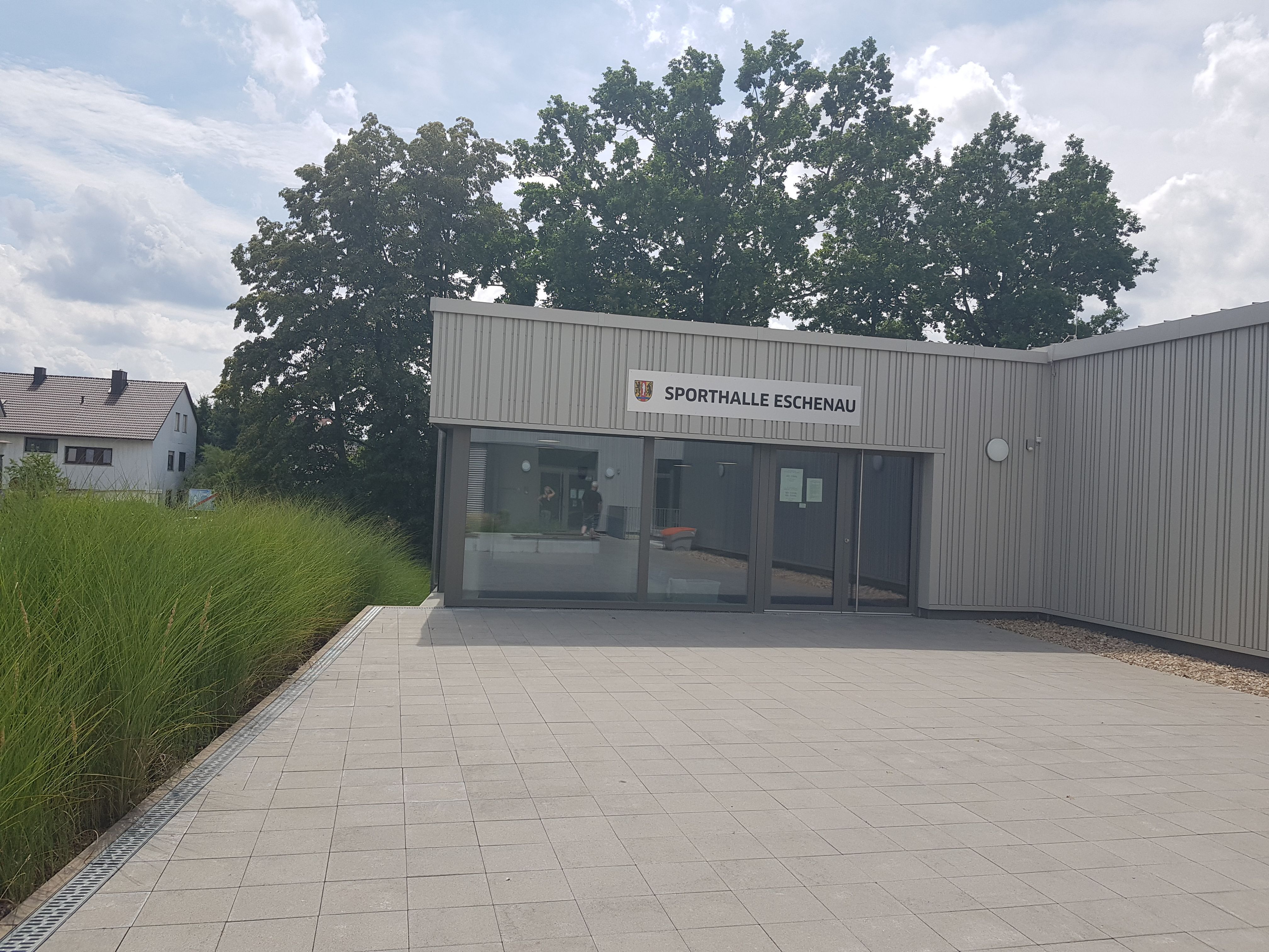 Turnhalle Eschenau Blick direkt vor dem Eingang 